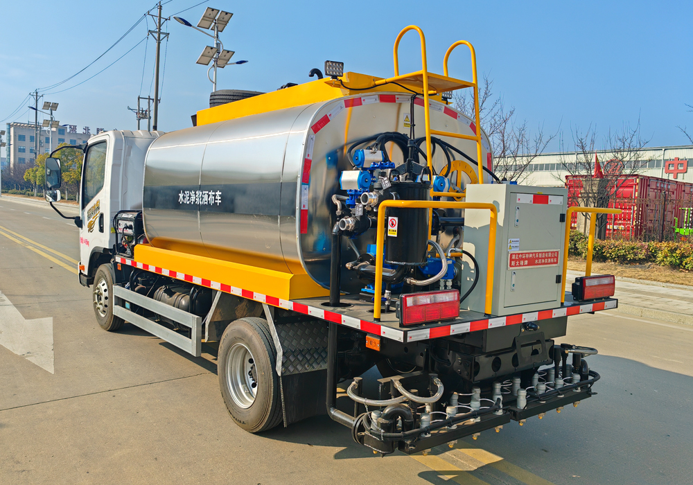 5噸解放招財虎藍牌智能瀝青灑布車